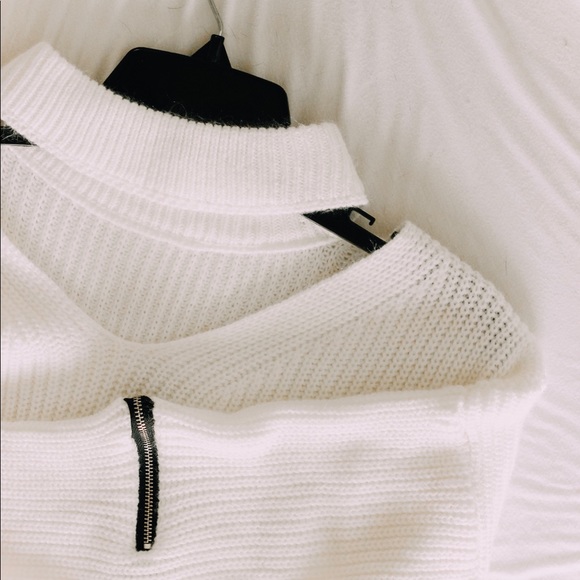White Sweater cut outs with zippers on the sleeves - Picture 1 of 4